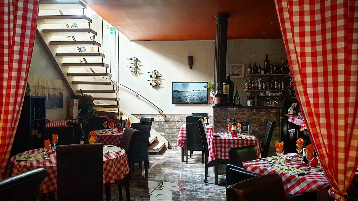 Pizza pazza halle logo